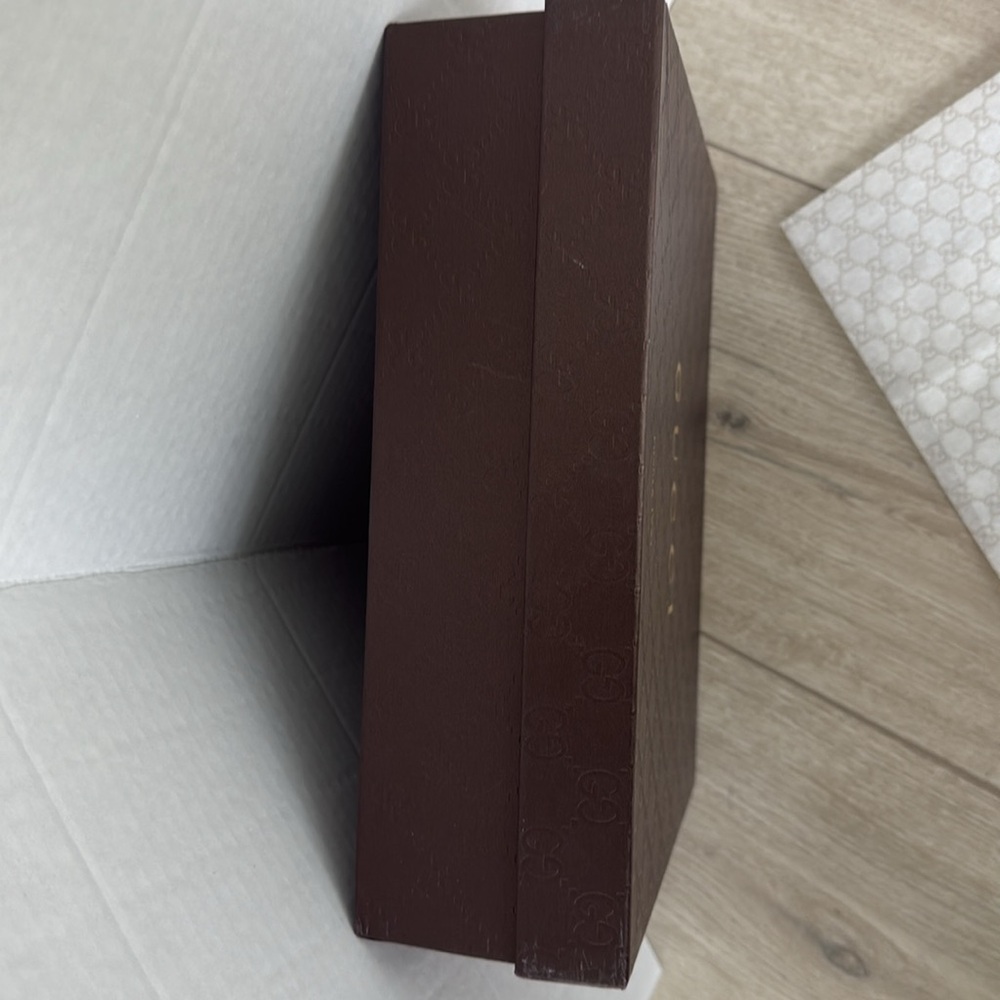 GUCCI DARK BROWN EMBOSSED GIFT BOX - Picture 8 of 8